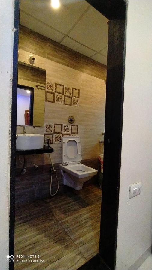 Hotel Shalimar Executive, Uran Islampur Peth  Kültér fotó