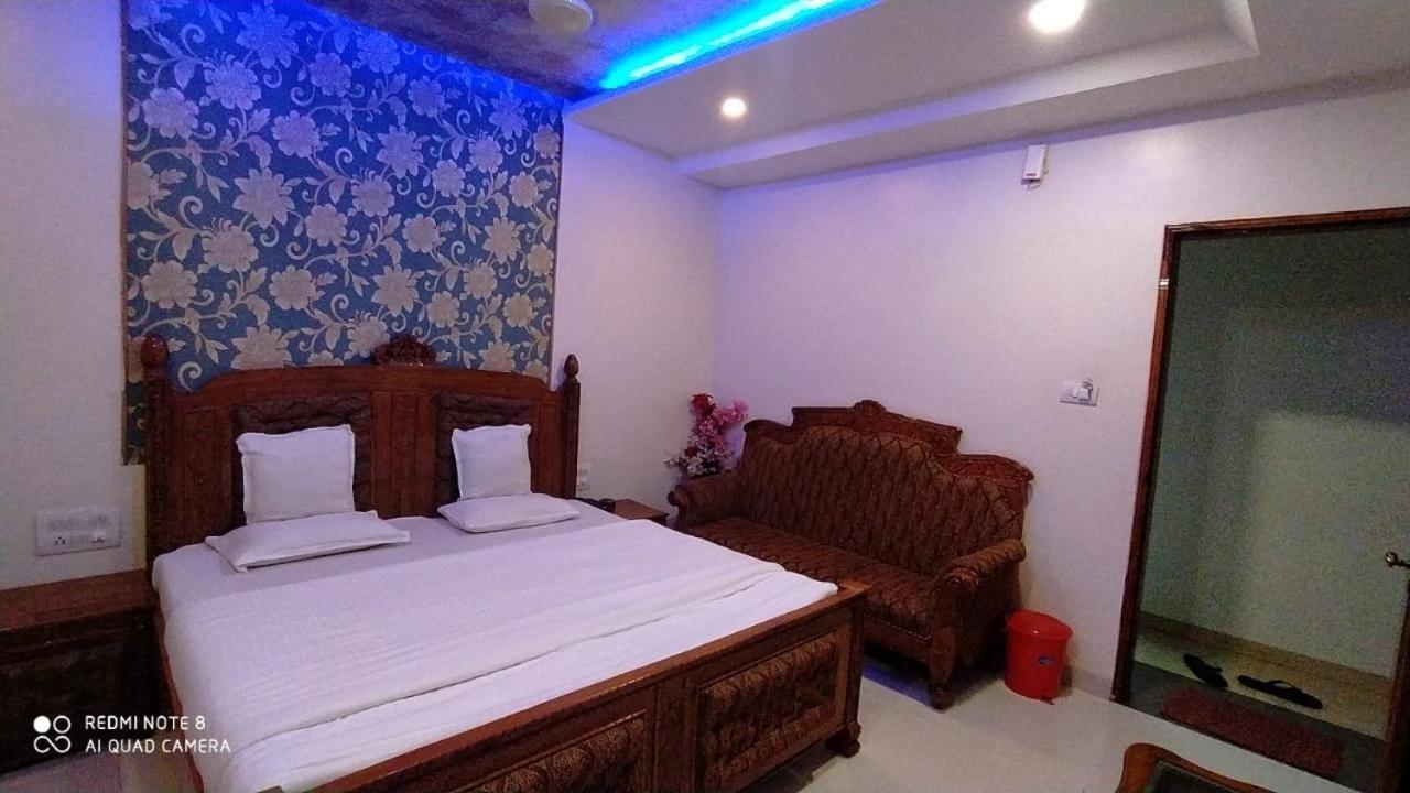 Hotel Shalimar Executive, Uran Islampur Peth  Kültér fotó